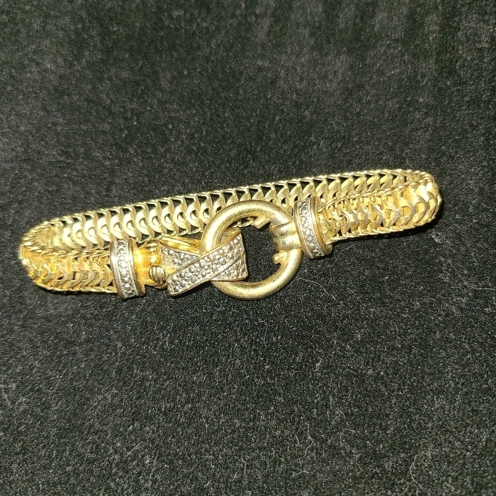 Avon XO goldtone bracelet